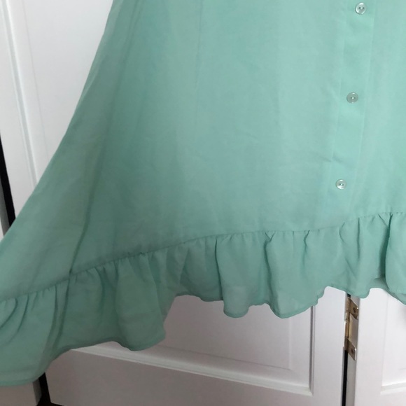 teal button up tank - Picture 2 of 3